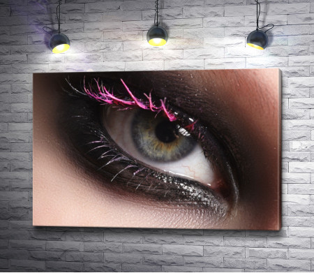 Smoky eyes - глаз с розовыми ресницами