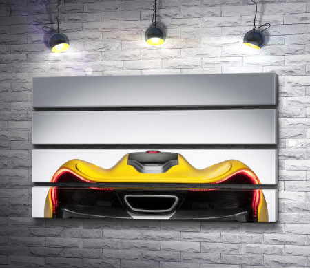 Желтый суперкар McLaren P1 крупным планом
