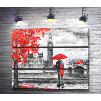 Пара под красным зонтом в Лондоне. Черно-белая гамма