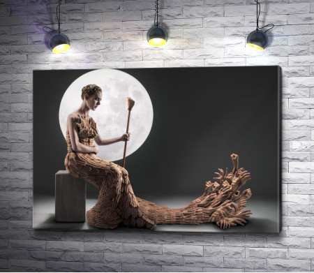 Девушка на фоне луны в платье из рук