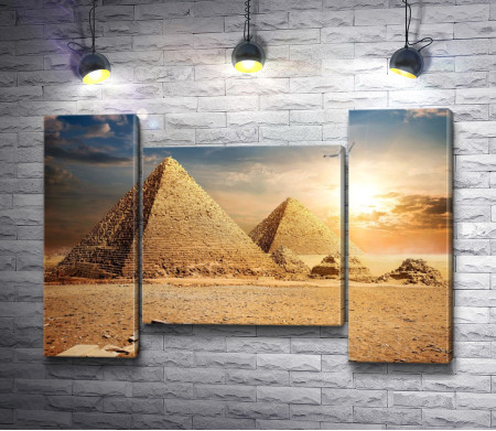 Египетские пирамиды на закате. Гиза