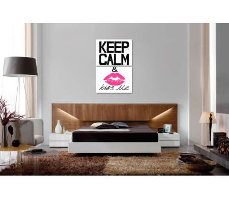 Постер для девушки с фразой "Keep Calm & kiss me"