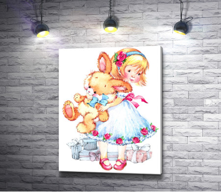 Девочка в платье с игрушечным зайцем