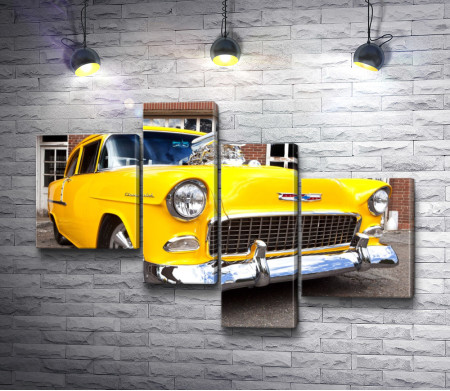 Желтый автомобиль Chevrolet Bel Air