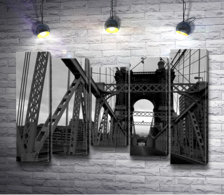 Мост в черно-белой гамме