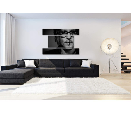Джонни Депп на черно-белом фото