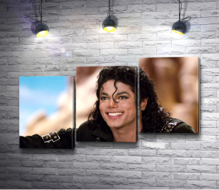 Улыбающийся Майкл Джексон