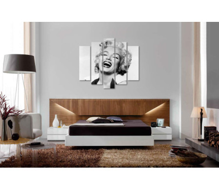 Легендарная блондинка Мэрилин Монро на черно-белом фото