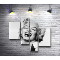 Легендарная блондинка Мэрилин Монро на черно-белом фото