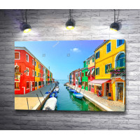 Яркий канал на острове Бурано, Венеция