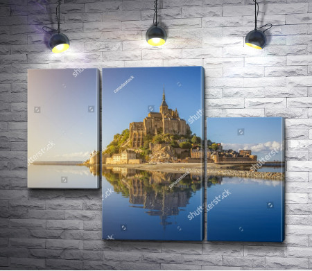 Фантастический вид на остров-крепость Мон-Сен-Мишель, Франция