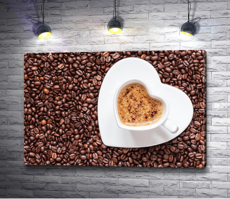 Кофе в чашке в форме сердца 