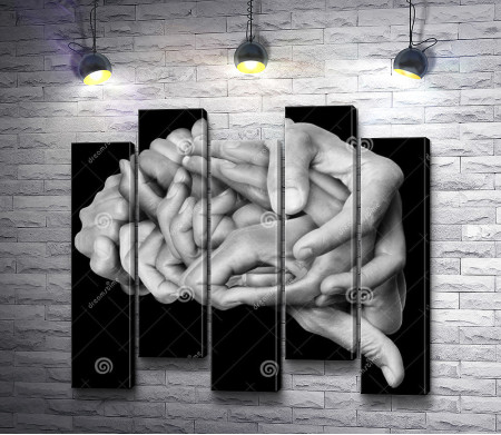 Человеческий мозг из рук, черно-белая картина