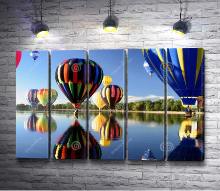 Воздушные шары над озером