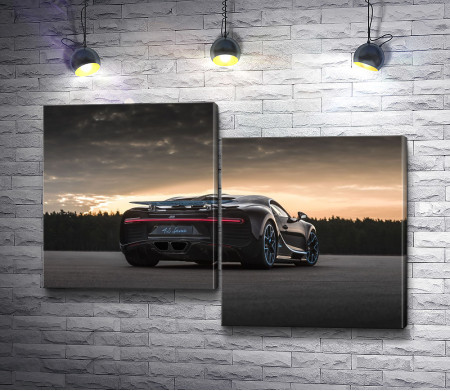 Автомобиль Bugatti Chiron на фоне заката