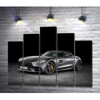 Автомобиль Mercedes-AMG GT C Roadster черного цвета