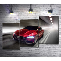 Красный автомобиль Mercedes-AMG GT на трассе