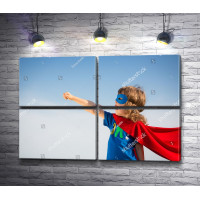 Ребенок в костюме супергероя