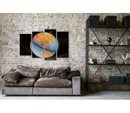 Современная карта мира на глобусе 