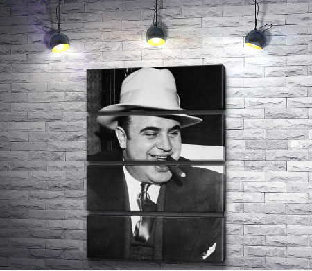 Аль Капоне курит сигару