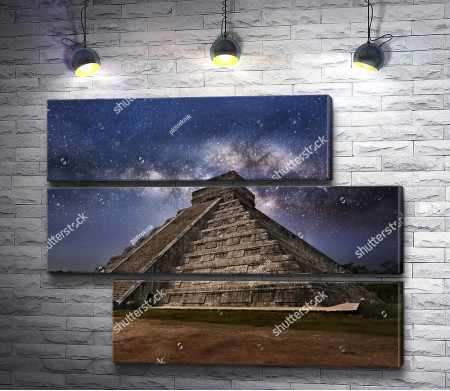 Звездное небо над пирамидой 