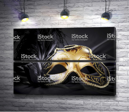 Маскарадная маска с золотым покрытием 