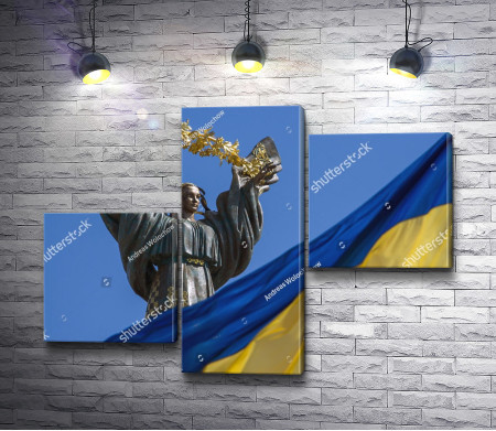 Памятник Независимости и флаг Украины, Киев