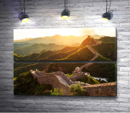 Великая Китайская стена в лучах заката