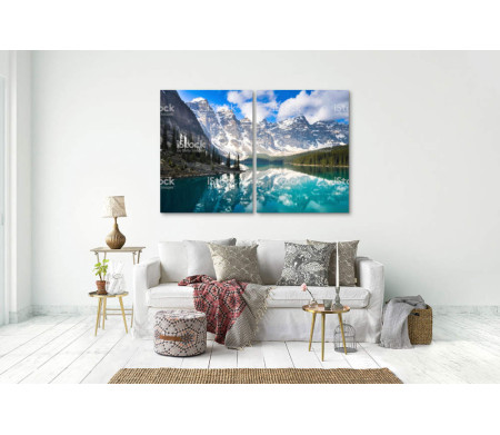 Альпийские горы с отражением в озере 