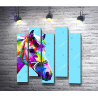 Цветная морда лошади на голубом фоне