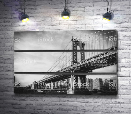 Манхэттенский мост в черно-белых тонах