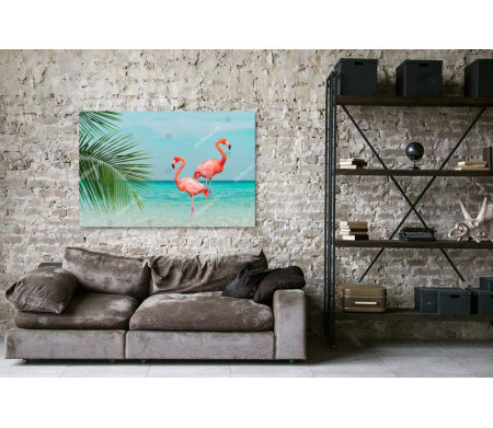 Фламинго на тропическом побережье 