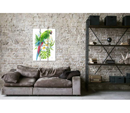 Зеленый попугай в тропических растениях