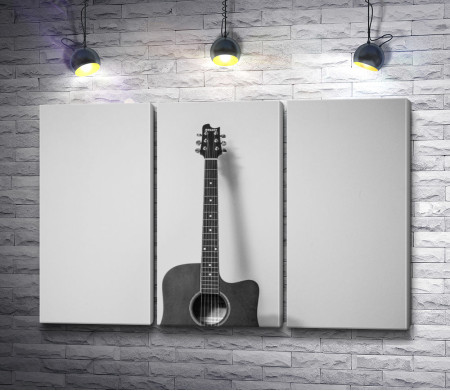 Гитара у стены