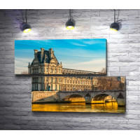 Вид на Лувр с берега Сены. Париж, Франция