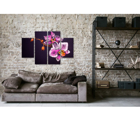 Сиреневые орхидеи на черном фоне