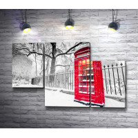 Красная телефонная будка в зимней Англии, Лондон