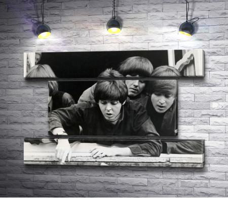 Молодые The Beatles, черно-белое фото