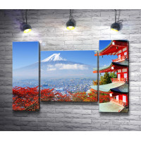 Красные домики в Японии и гора в облаках
