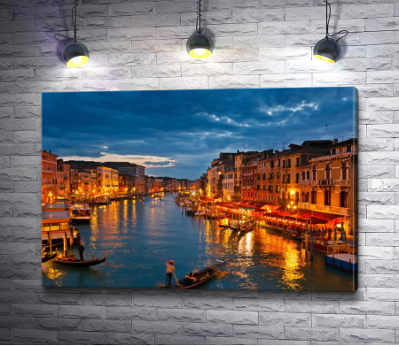Гранд-канал и вечерние огни Венеции