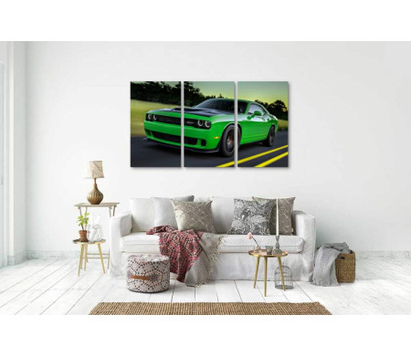 Автомобиль Dodge Challenger зеленого цвета