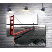 Мост Золотые Ворота, Сан-Франциско, черно-белое фото с красным акцентом