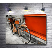 Велосипед у стены
