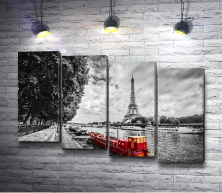 Красная баржа проплывает по Сене возле Эйфелевой башни, Париж