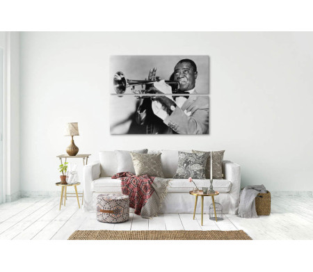 Черно-белый снимок Луи Армстронга с трубой
