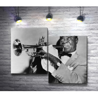 Черно-белый снимок Луи Армстронга с трубой