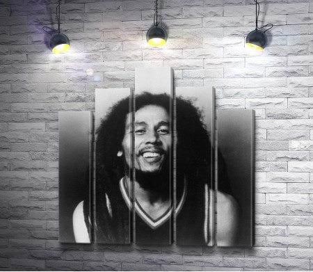 Боб Марли - ямайский музыкант на черно-белом снимке
