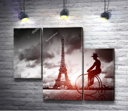 Мужчина на ретро велосипеде на фоне Эйфелевой башни, Париж