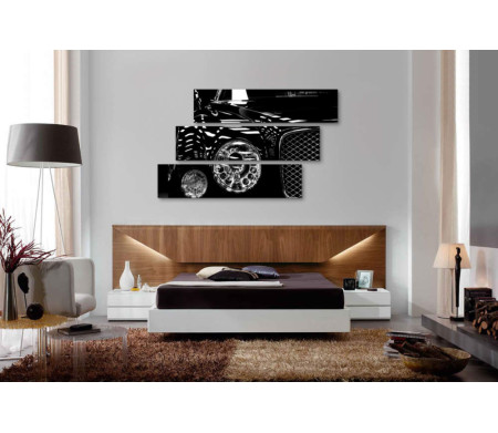 Ретро автомобиль Bentley в черно-белой гамме