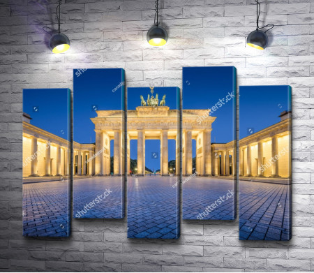 Бранденбургские ворота с вечерней подсветкой, Берлин